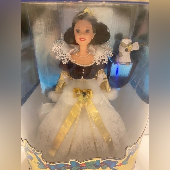 mattel Disney's Snow White Holiday Princess Barbie 1998 - Picture 3 of 5
